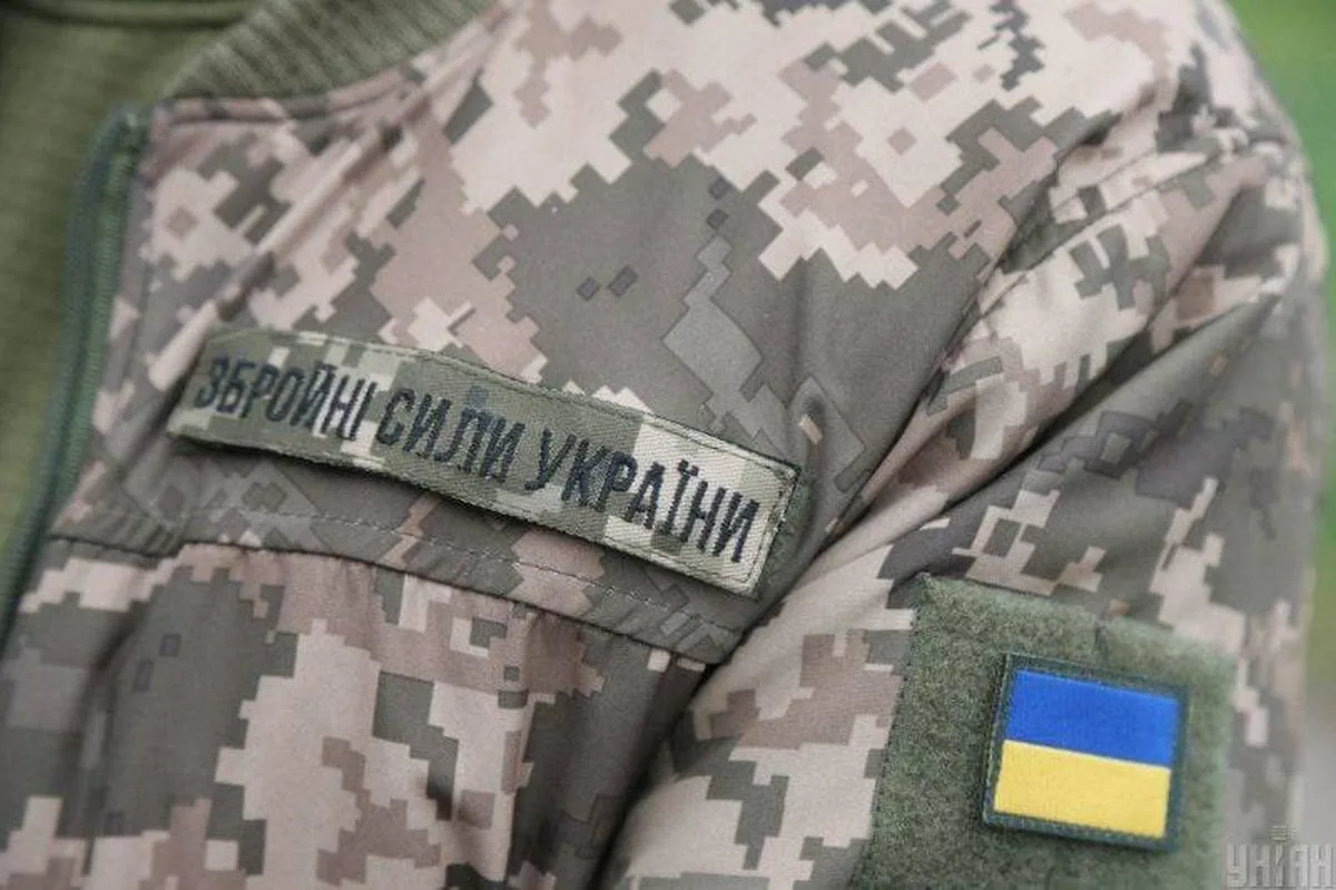 Військовий камуфляж з нашивкою Збройних сил України та прапором