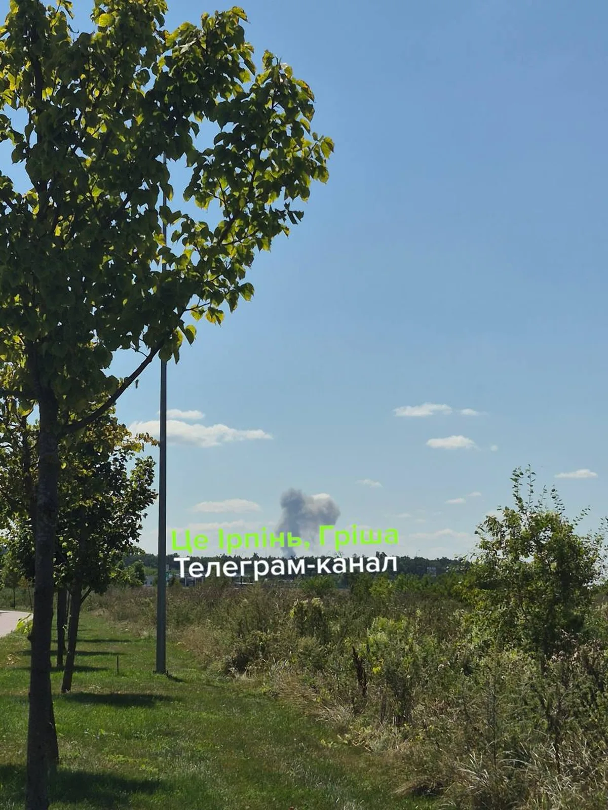 Дим над горизонтом у напрямку Білогородки та Чайки