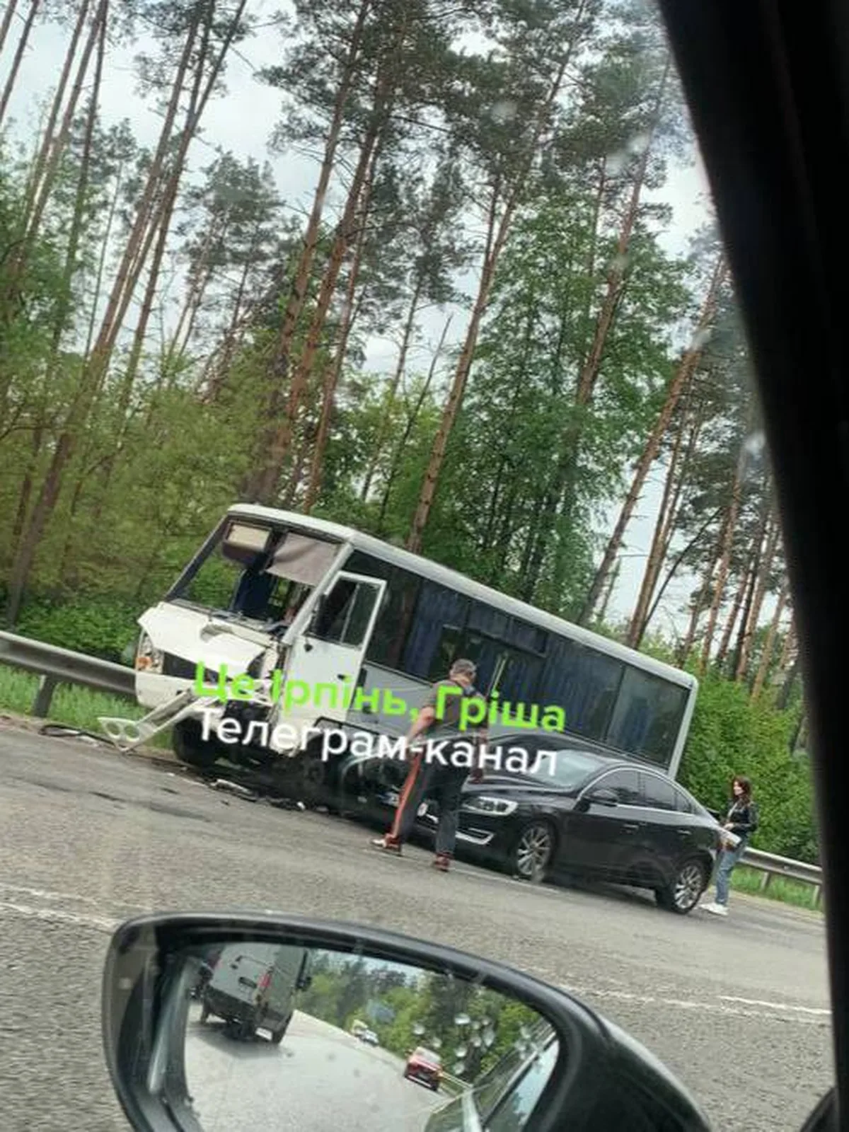 Дорожна аварія з двома автомобілями на трасі