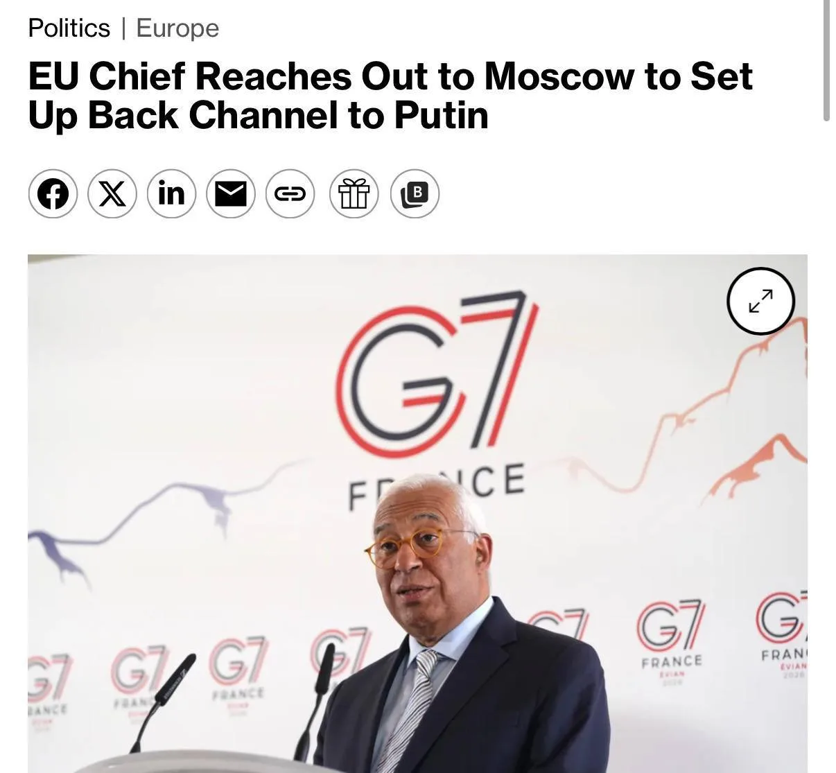 Чоловік у костюмі біля мікрофона на конференції G7