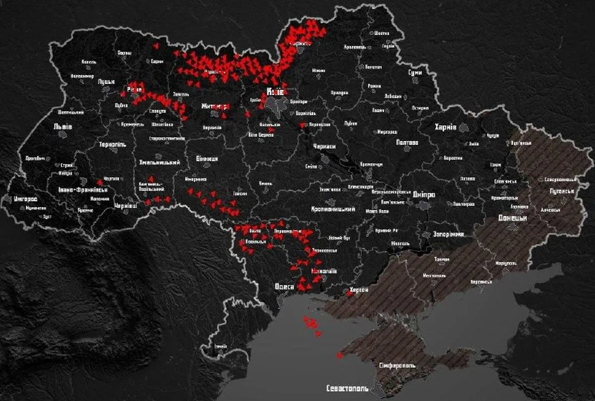 Карта України з позначеннями активності безпілотників червоним кольором
