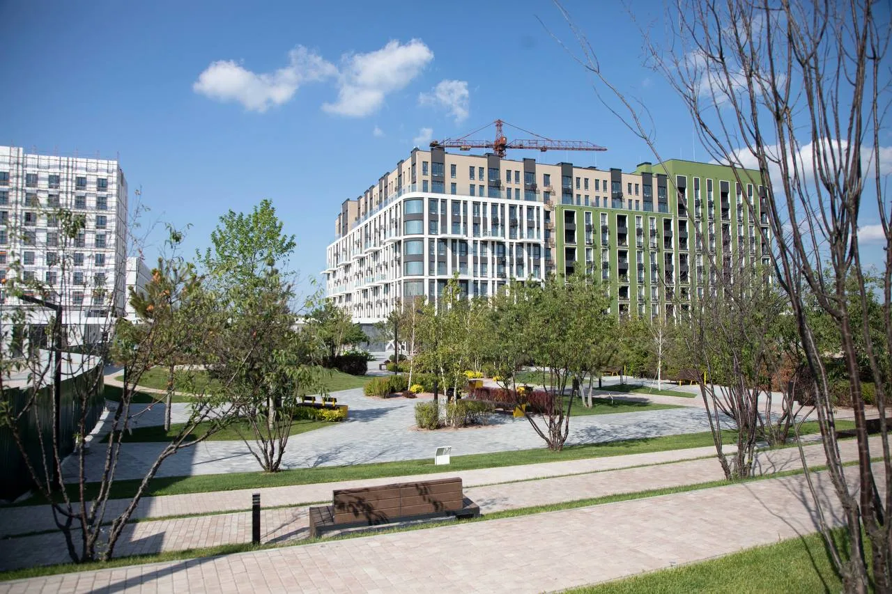 Житловий комплекс Park Royal у Бучі з озеленінням