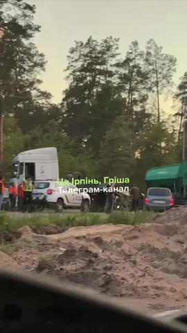 Місце дорожної аварії на Гостомельському шосе з автомобілями
