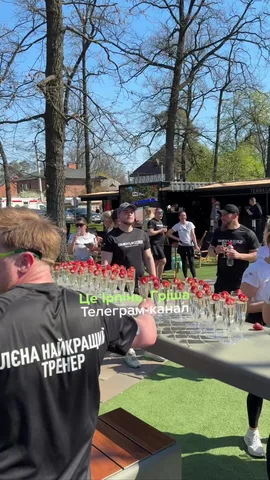 Люди на благодійному забігу в парку Ірпеня