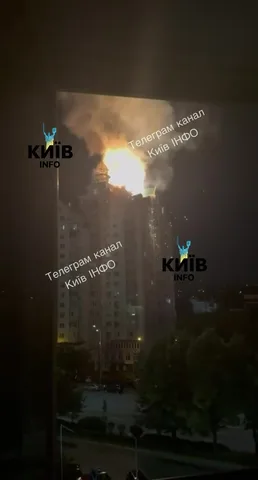 Пожежа у багатоповерховій будівлі в Києві вночі