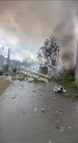 Пошкоджена будівля та дим у Бучанському районі