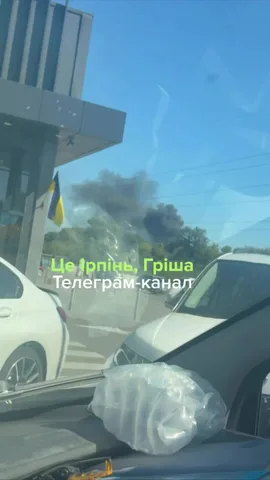 Вид з автомобіля на задимлення в Ірпені