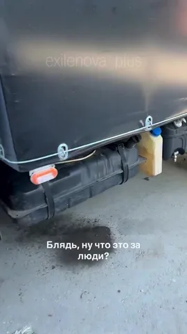Пошкоджений бак палива на вантажівці