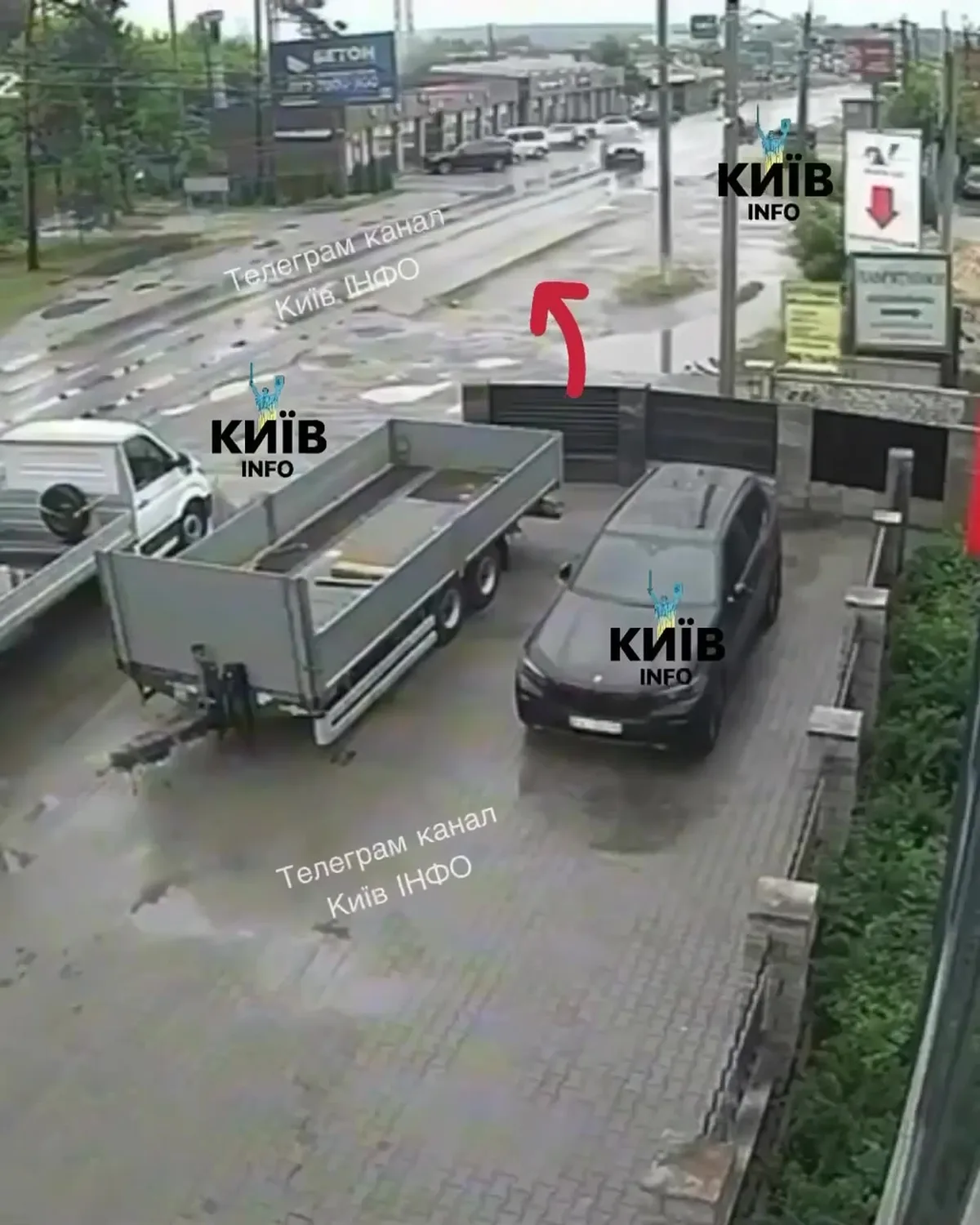 Вид з камери спостереження на місце ДТП з кількома автомобілями