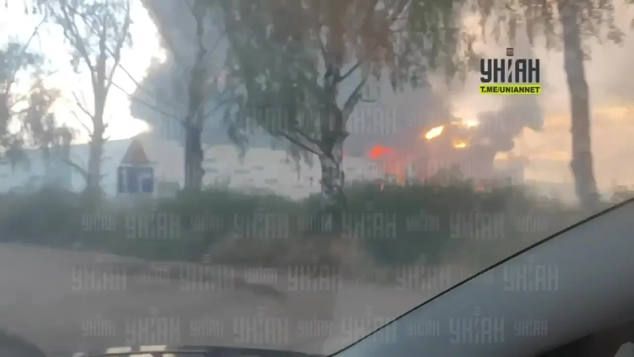 Пожежа у складських приміщеннях Борисполя з димом