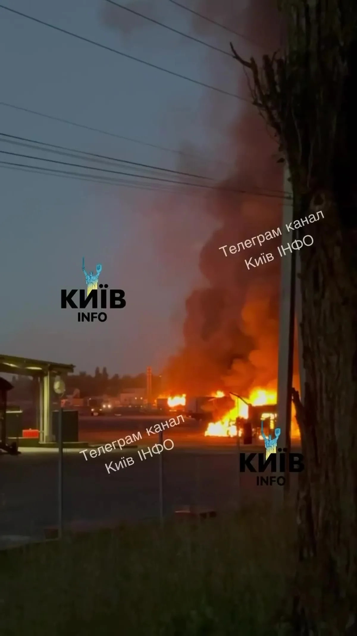 Пожежа на складах у Бучанському районі вночі
