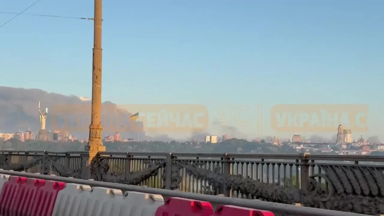Вид на Київ з диму від обстрілів