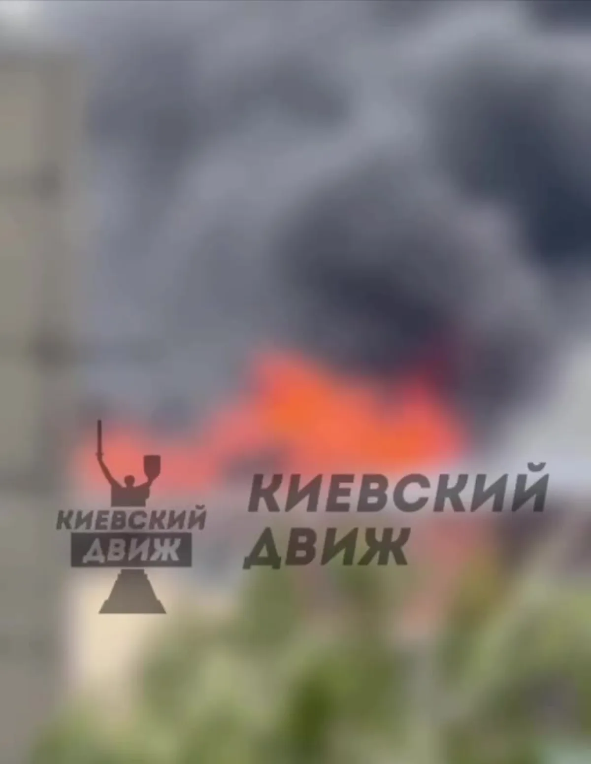 Пожежа в Деснянському районі Києва після обстрілу