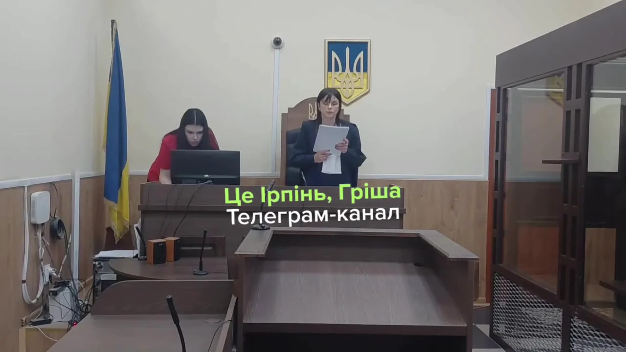 Судовий процес у залі суду з двома людьми за столом