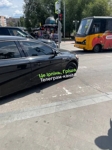 Місце дорожної аварії на пішохідному переході в Ірпені