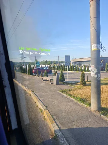 Вид з вікна на промислову зону з складами