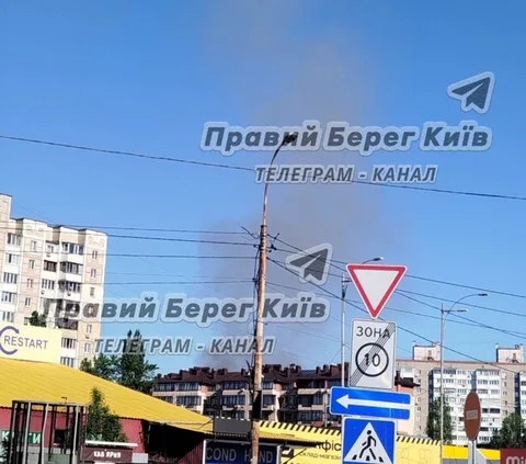 Пошкоджена будівля на Академмістечку після пожежі