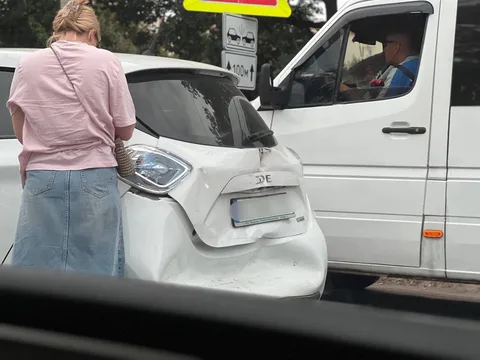 Дорожна аварія між двома автомобілями на перехресті