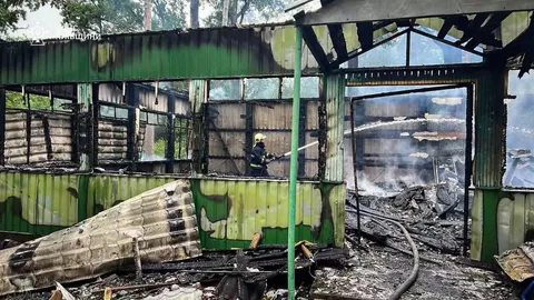 Пошкоджена будівля санаторію після пожежі в Ірпені