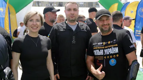 Три учасники турніру для ветеранів на спортивному заході