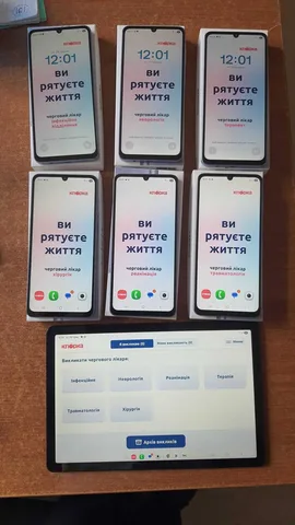 Смартфони та планшет з додатком виклику медичної допомоги