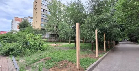 Житловий район з багатоповерховими будинками та зеленою зоною