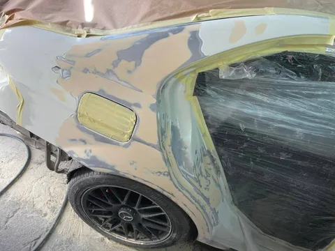 Автомобіль з пошкодженою кузовною частиною під ремонт